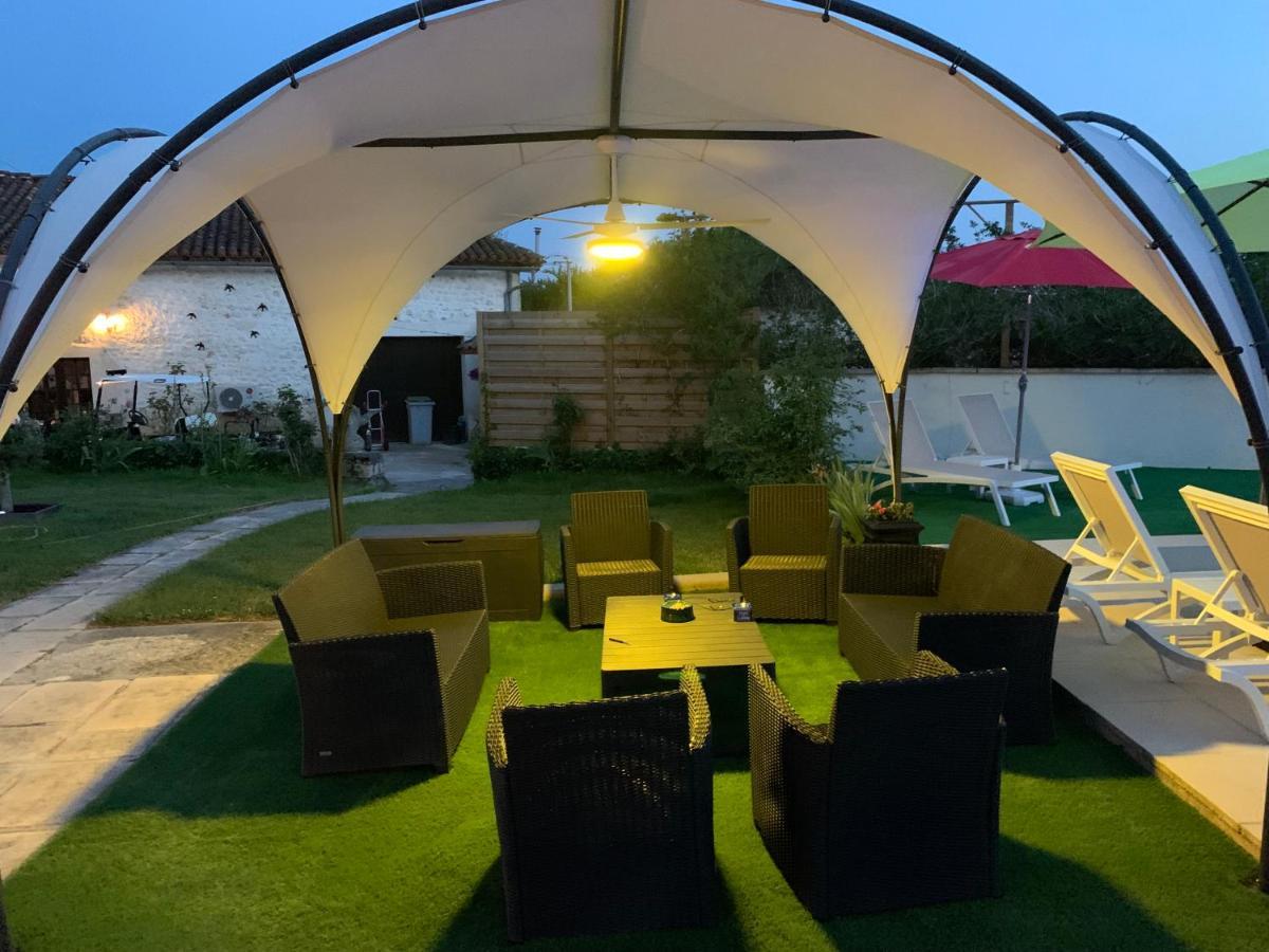 مبيت وإفطار Blanzaguet-Saint-Cybard Le Jardin Des Hirondelles المظهر الخارجي الصورة