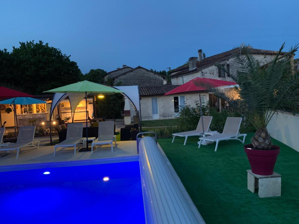 مبيت وإفطار Blanzaguet-Saint-Cybard Le Jardin Des Hirondelles المظهر الخارجي الصورة