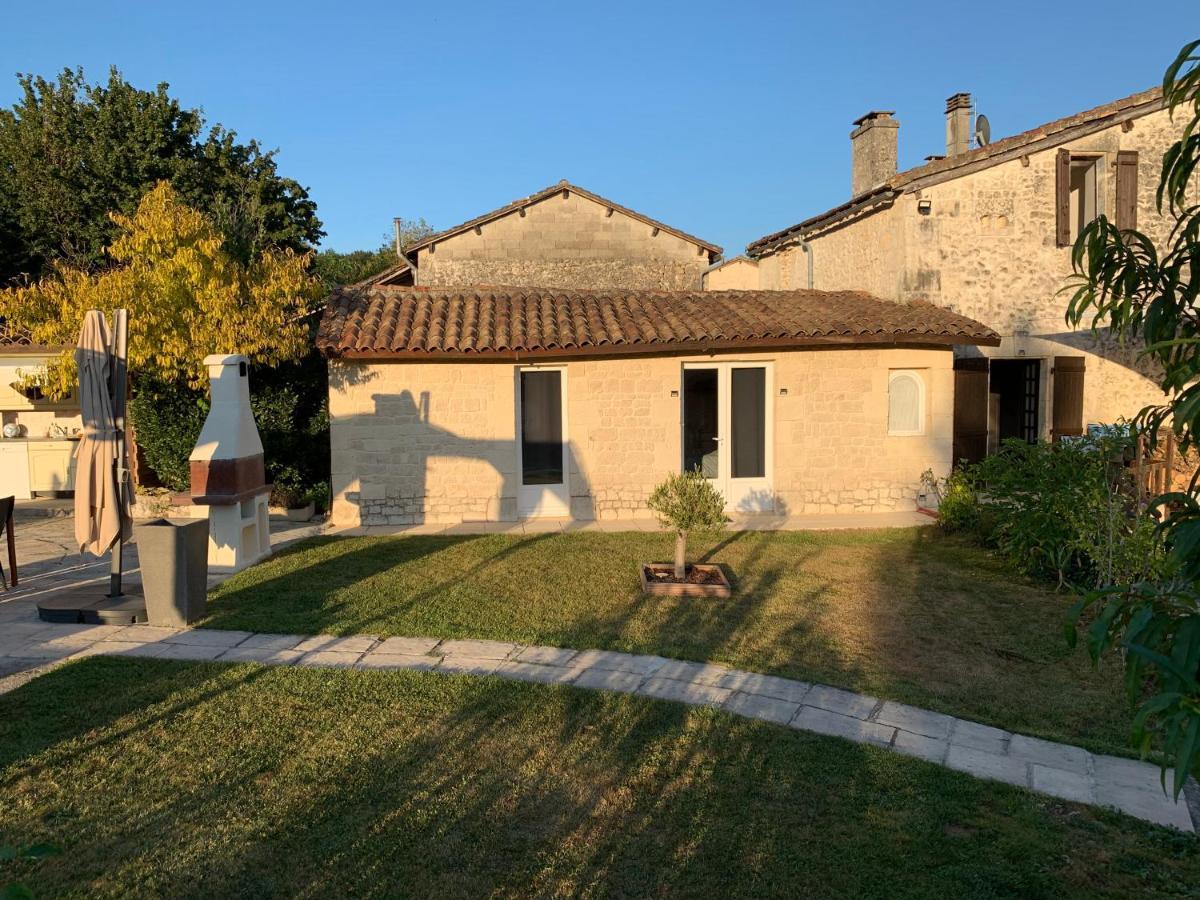 مبيت وإفطار Blanzaguet-Saint-Cybard Le Jardin Des Hirondelles المظهر الخارجي الصورة